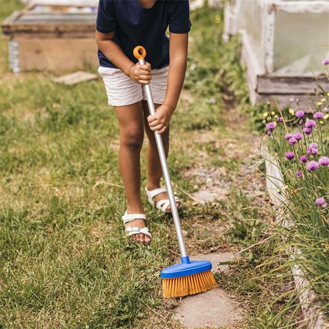 Actual product image Fiskars MyFirst Broom (1 pcs.)