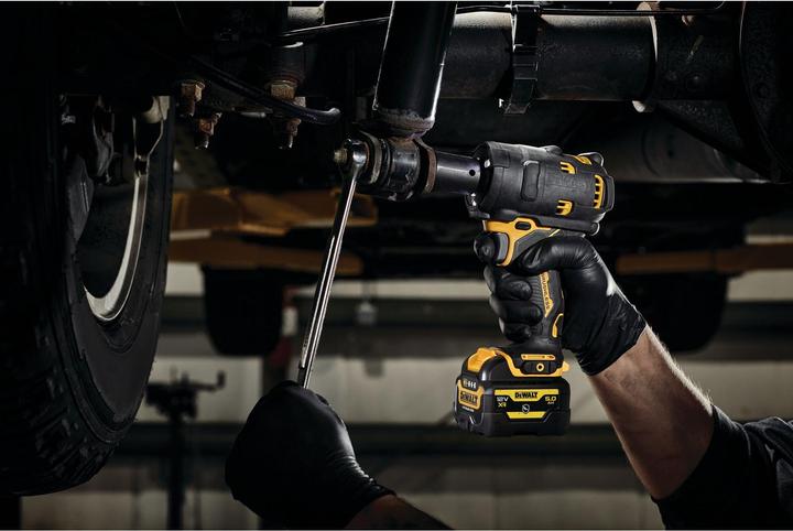 Produktbild DeWalt 12 Volt / 5 Ah AkkuSchlagschrauber (1/2") mit 340 Nm, in spezieller Automotive und Industr (Akkubetrieb)