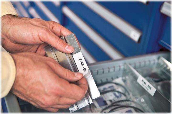 Actual product image Dymo Rhino vinyl tape, black (8.50 cm, White)