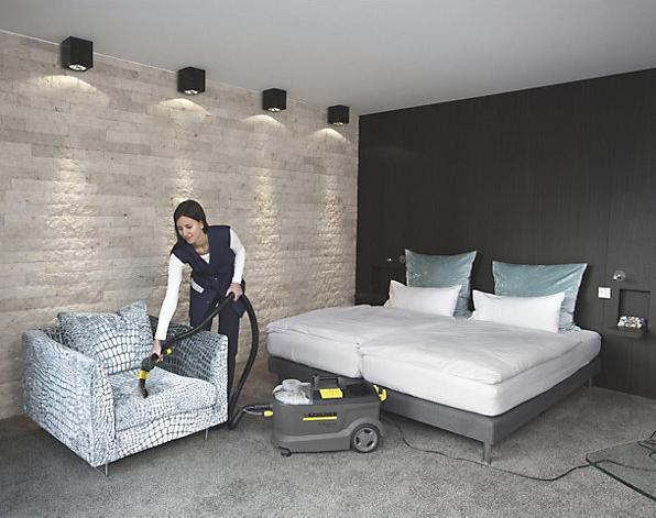 Actual product image Kärcher Puzzi 10/2 Adv (Wet dry vacuum cleaner)