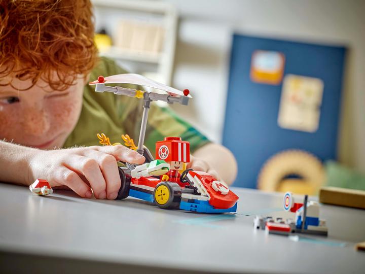 Actual product image LEGO Mario Kart - Standard Kart (72032, LEGO Super Mario)