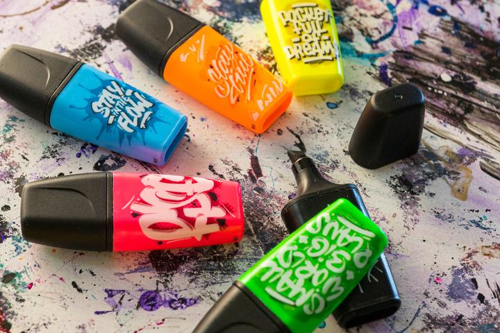 Produktbild STABILO Textmarker BOSS MINI by Snooze One, 50er Bonbonglas (Mehrfarbig, 50 x)