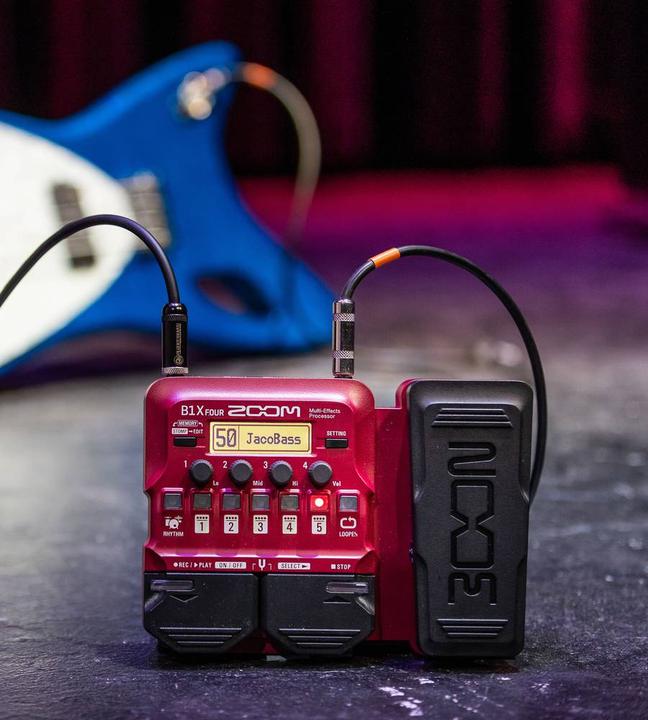 Actual product image Zoom B1 FOUR Bass Effect (Bass)