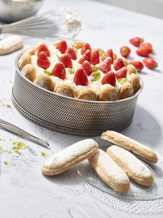 Image du produit de Buyer Moule à Cake En Acier Inox Perforé Abn. Fond 24x6.5 (25.50 cm)