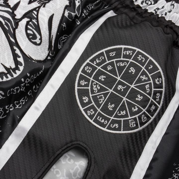 Immagine prodotto 8Weapons 8 WEAPONS Pantaloncini Muay Thai Carbon Sak Yant Tigers nero (M)