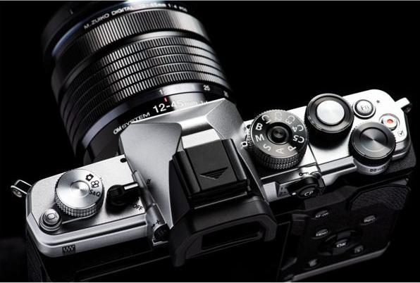 Actual product image OM System OM-3 + ED 12-45mm f/4 Pro (12 - 45 mm, 20.40 Mpx, 4/3)