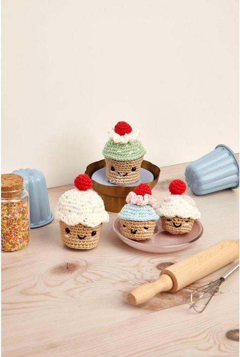 Immagine prodotto DMC Set per uncinetto Cable Amigurumi Very Cherry Cupcakes, motivo