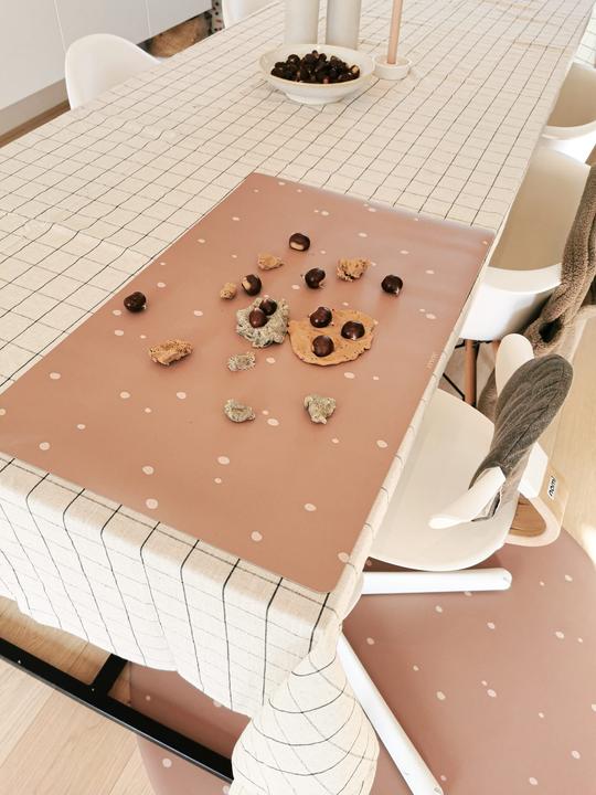 Immagine prodotto Eeveve Tovaglietta e tappetino XL per bambini "Puntini Cannella