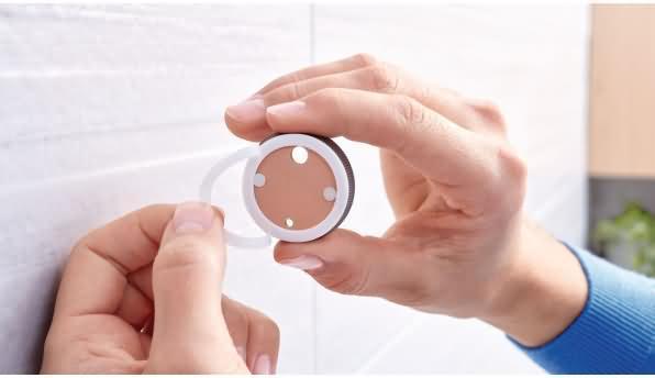 Immagine prodotto tesa Porta rotolo di carta igienica EKKRO con soluzione adesiva senza foratura