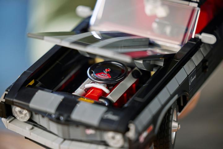 Actual product image LEGO Chevrolet Camaro Z28 (10304, LEGO Rare Sets)