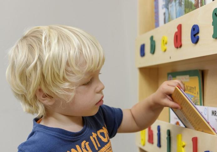 Produktbild Tidy Books Kinder Bücherregal mit Kleinbuchstaben natur