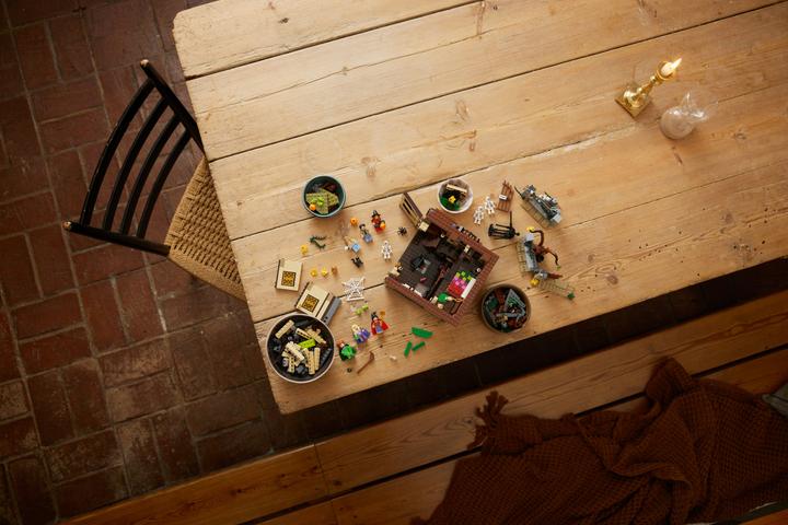 Image du produit LEGO Disney Hocus Pocus: The Sanderson Sisters' Cottage (21341, LEGO Ideas, LEGO difficiles à trouver)