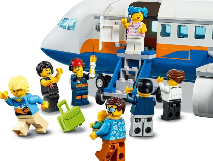 Actual product image LEGO Passenger Aircraft (60262, LEGO City)