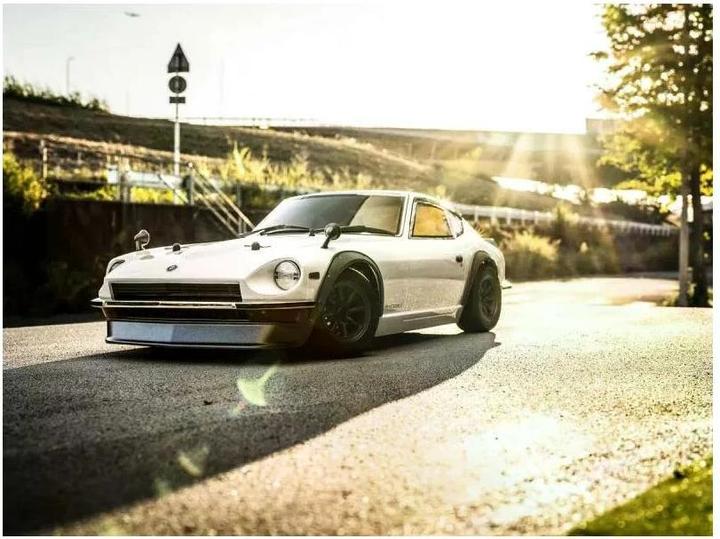Image du produit Kyosho Voiture de tourisme Fazer MK2 Datsun 240Z 1971, 1:10, ARTR (Presque prêt à être conduite)