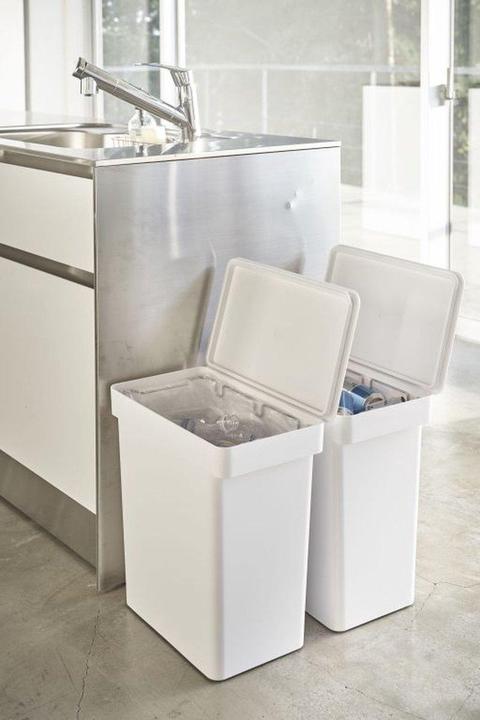 Actual product image Yamazaki Airtight waste bin with castors TOWER (25 l)