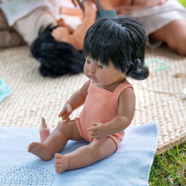 Produktbild Miniland Puppe Lateinam. Mädchen 38cm Body Lachs Colourful