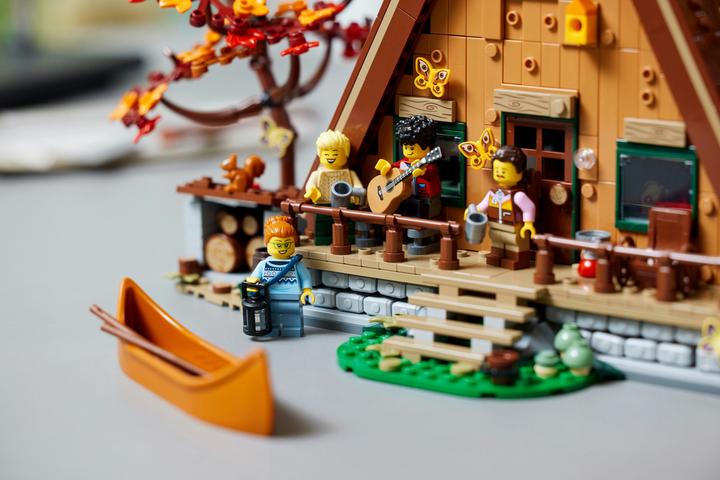 Produktbild LEGO Finnhütte (21338, LEGO Ideas, LEGO Seltene Sets)