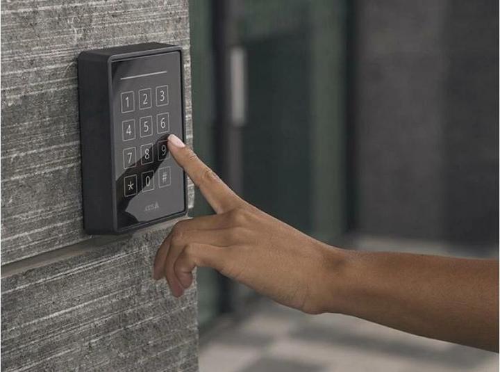 Image du produit Axis Multireader A4120-E RFID avec pavé numérique