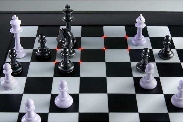 Produktbild Millennium The King Competition Schachcomputer