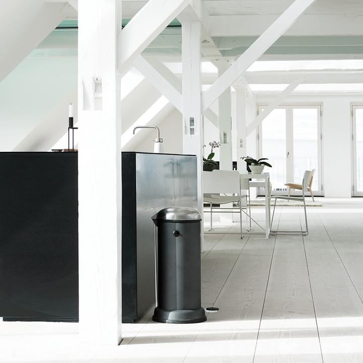 Actual product image Vipp 16 Pedal bin (18 l)