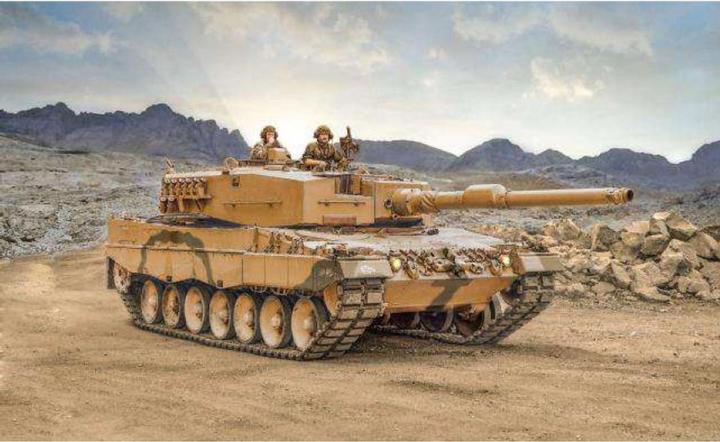 Actual product image Italeri Leopard 2A4