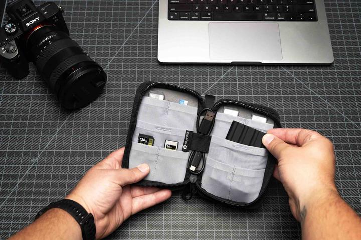 Image du produit Wandrd Memory Card Case, Sedona Orange (0.70 l)