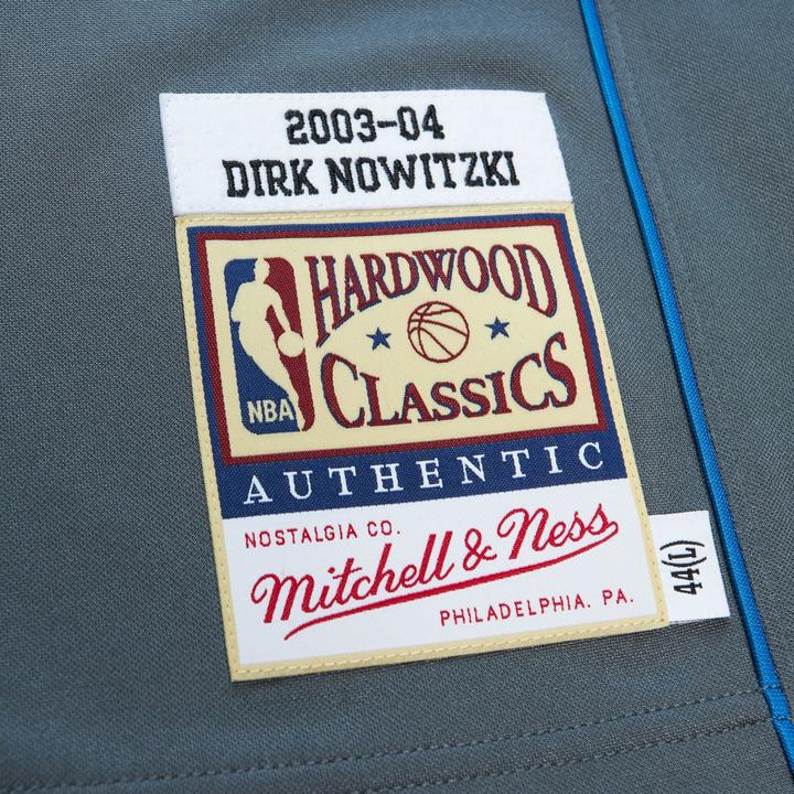 Produktbild Mitchell & Ness Dirk Nowitzki Dallas Mavericks Authentic Swingman Jersey - M (M)