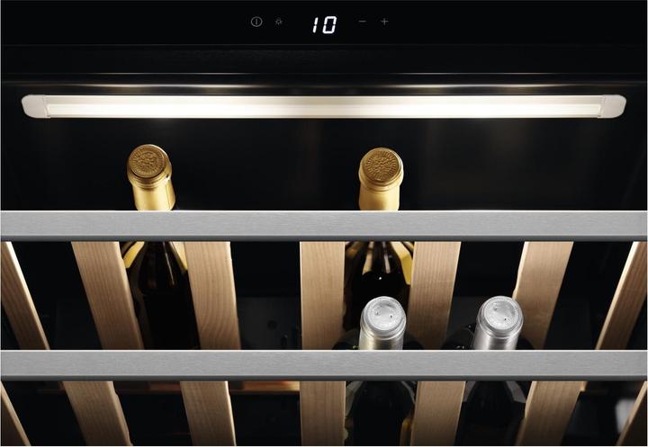 Immagine prodotto AEG KWK884520T Frigorifero per vini compatto / funzionamento touch / visualizzazione della temperatura
