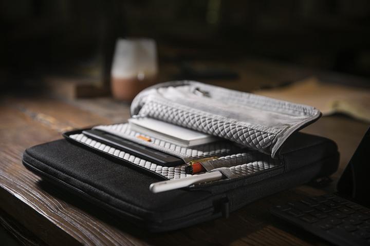 Actual product image tomtoc H13 (9.7-11") Tablet Sleeve (iPad Air 2014 (2. Gen), iPad Pro 11 2020 (2. Gen), iPad Pro 10.5 2017 (1. Gen), iPad Pro 10.5 2019 (2nd Gen), iPad Pro 11 2018 (1. Gen), iPad Air 2020 (4. Gen), iPad Air 2022 (5th Gen), iPad Air 2019 (3. Gen))