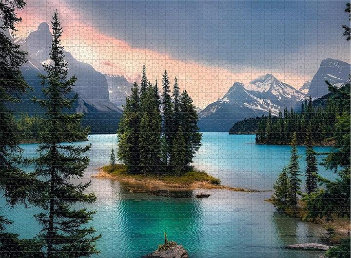 Actual product image Ravensburger Spirit Island Canada (2000 pieces)