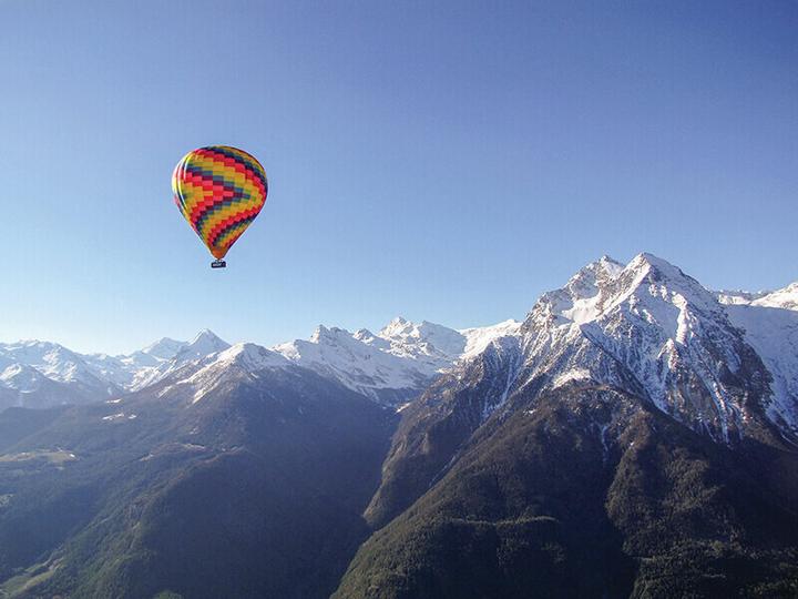 Image du produit Smartbox Vol en montgolfière d’1h au-dessus des Alpes dans la Vallée d’Aoste (2 pers.)