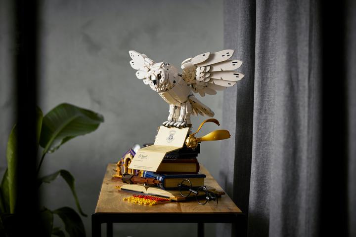Actual product image LEGO Hogwarts Icons - Collector's Edition (76391, LEGO Harry Potter, LEGO Rare Sets)