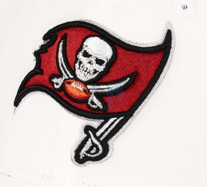 Image du produit New Era 39Thirty Stretch Cap - Tampa Bay Buccaneers blanc (54, 55, 56, 57)