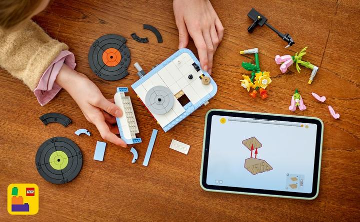 Actual product image LEGO Plattenspieler mit Blumen (31172, LEGO Creator Expert)