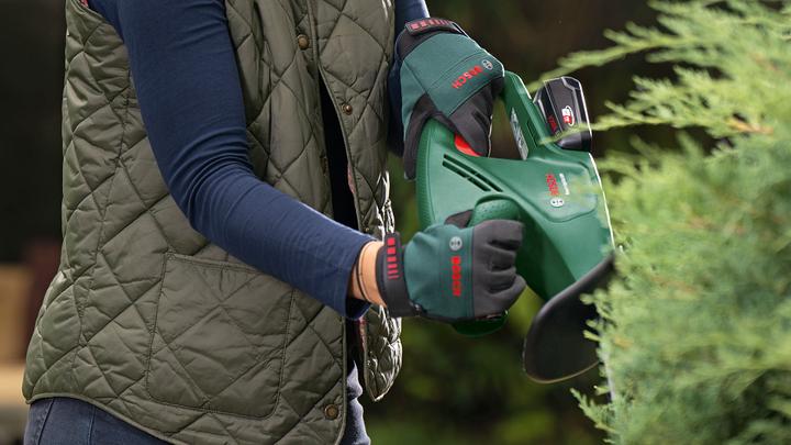 Produktbild Bosch Home & Garden UniversalHedgePole 18 (Akkuheckenschere)