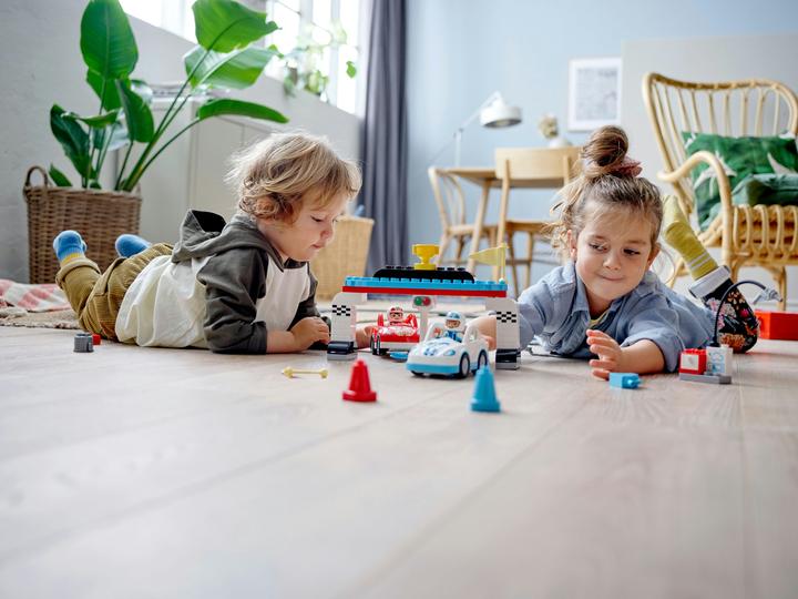 Produktbild LEGO Rennwagen (10947)