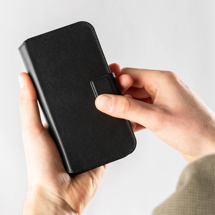 Actual product image Accezz Leather Bookcase 2-in-1 met MagSafe Samsung Galaxy S23 - Onyx Black (Samsung Galaxy S23+)