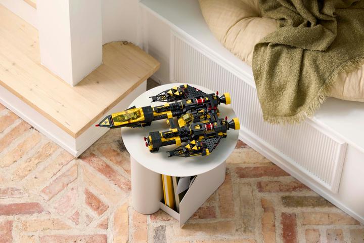 Produktbild LEGO Blacktron Renegade (10355, LEGO Icons, LEGO Seltene Sets)