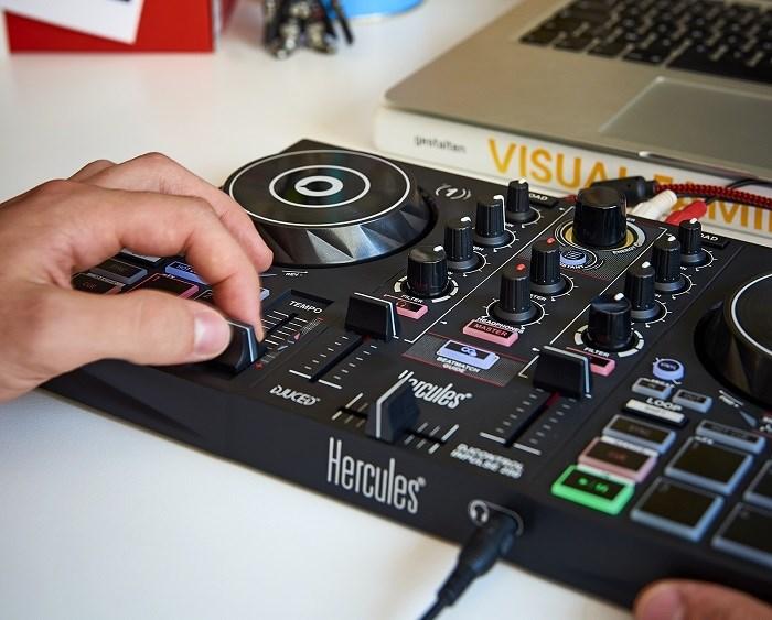 Actual product image Hercules DJ Control Inpulse 200