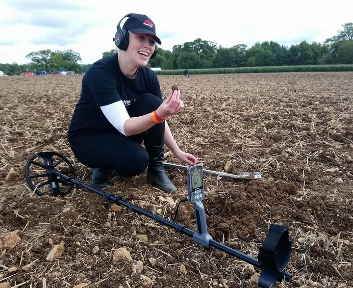 Produktbild Minelab EQUINOX 800 + Pro-Find 35