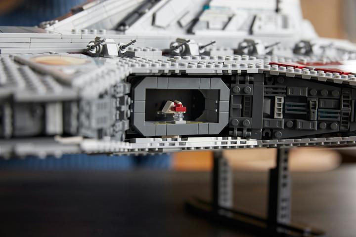 Actual product image LEGO UCS Venator-class Republic Attack Cruiser (75367, LEGO Star Wars, LEGO Rare Sets)
