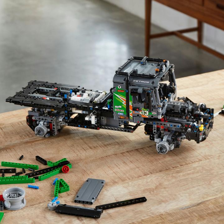 Actual product image LEGO Mercedes-Benz Zetros Offroad Truck (42129, LEGO Technic)