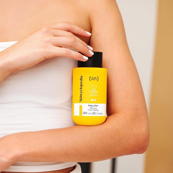 Actual product image Skincyclopedia 5% Vitamin C Body Lotion with Niacinamide, Vitamin E, Shea Butter and Almond Oil 300ml (Body lotion, 300 ml)