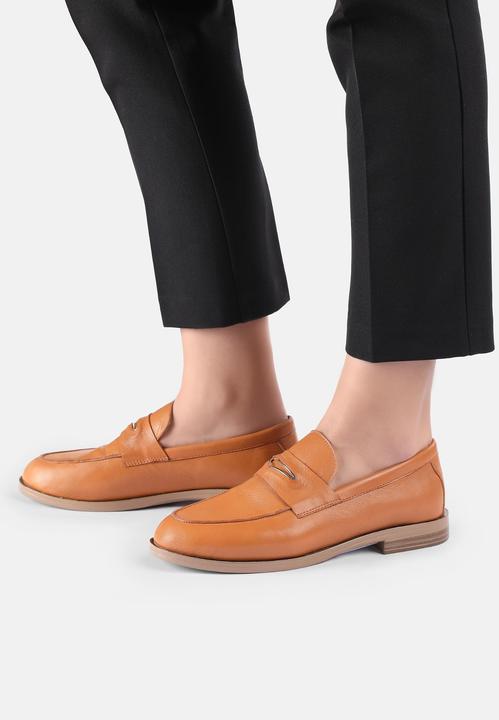 Actual product image Inuovo Simple and versatile to combine, this stylish and classic slip-on shoe from (37)