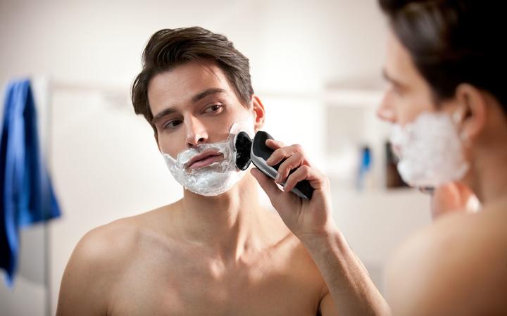 Actual product image Philips S9711 Shaver incl. beard styler & cleaning station Pro
