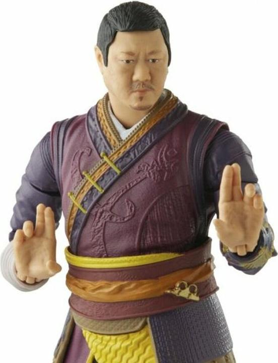 Produktbild Hasbro Legends Series Marvel’s Wong Sammelfigur (15 cm), 4 Accessoires und 1 Build-A-Figure Element