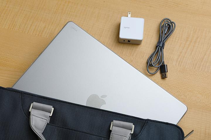 Image du produit Moshi Étui rigide iGlaze - Obudowa MacBook Pro 14" (2021) (Stealth Clear)" (14", Apple)