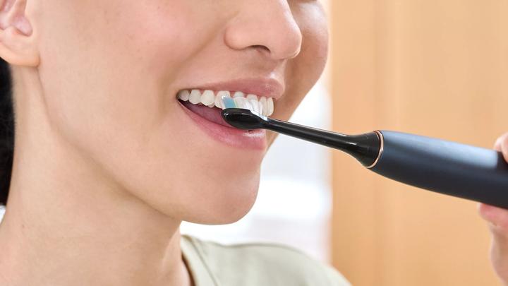 Actual product image Philips Sonicare Sonicare W2 Optimal White Genuine Replacement Toothbrush Heads Black (8 x)