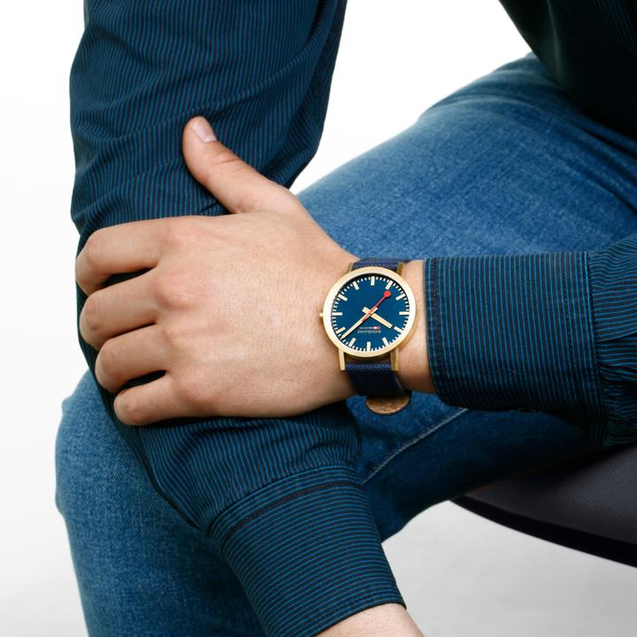 Actual product image Mondaine Classic - inspired by nature - Ip Gold (Analogue wristwatch, 40 mm)