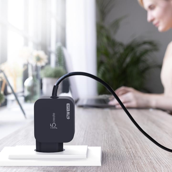 Produktbild j5Create JUP1565DCE3A-EN GaN-PD-USB-C®-Mini-Ladegerät mit 67 Watt und 3 EU-konformen DC-Steckverbindertypen (67 W)